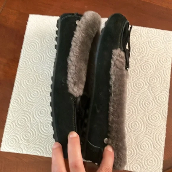 UGG SLIPPERS. SIZE 8. NAVY & GRAY. WORN ONCE INDOORS. LIKE NEW!  FUZZY & WARM. - Picture 7 of 7